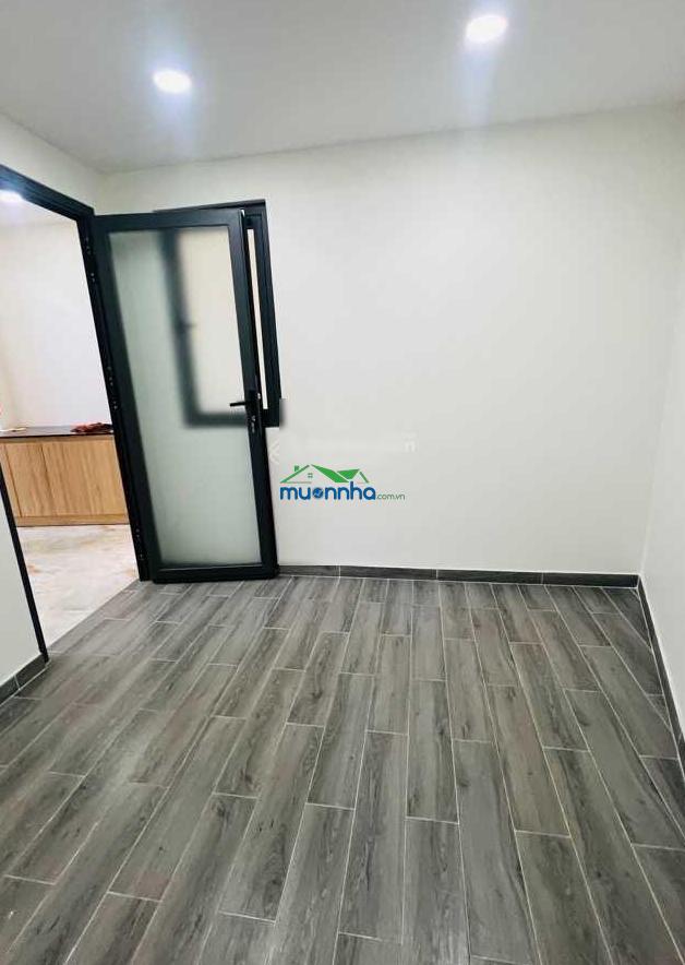 Nhà đẹp ở ngay nở hậu bến phú lâm 40m2, 3 tầng btct 4pn cách mt chỉ 50m, đang cho thuê 10 tr