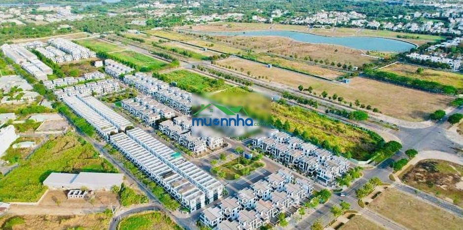 Giá ngộp cần bán gấp 2 căn biệt thự 10x32 kđt đông tăng long, quận 9! - 4