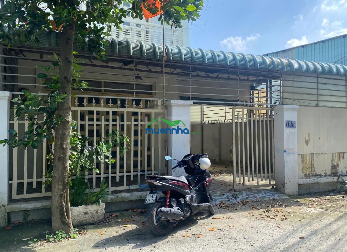 Bán gấp nhà riêng 120m2 ngang 8m sổ hồng riêng mặt tiền đường xe ô tô ra vào 400m quốc lộ 13