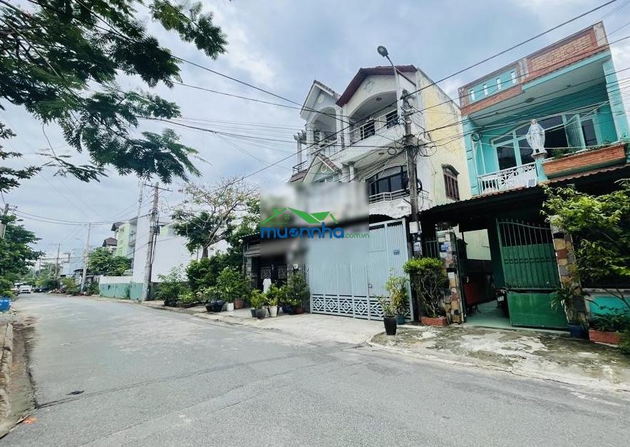 Chính chủ lâu đời bán đất tặng nhà 2 tầng giá quá tốt mt đường 835 10m sổ vuông đẹp - 3