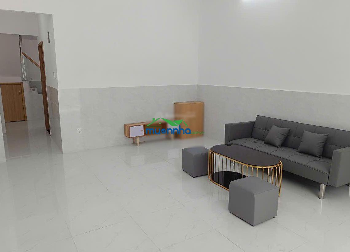 4 tỷ 750 - nhà đẹp lê trọng tấn - 2 tầng - hẻm xe hơi. - 4