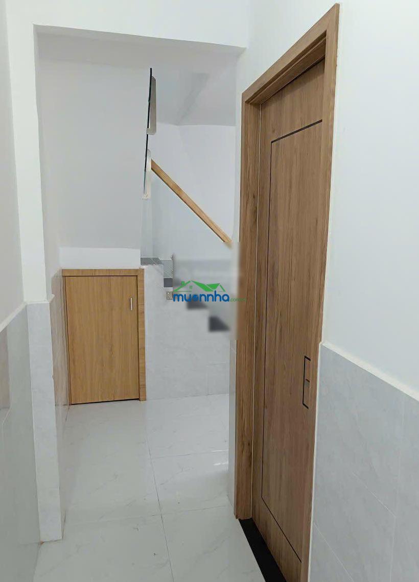 4 tỷ 750 - nhà đẹp lê trọng tấn - 2 tầng - hẻm xe hơi. - 3