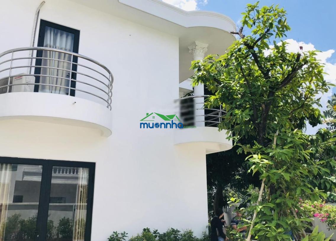 Bán villa sân vườn 356m2 đầy đủ nội thất 56.2 tỷ. nhánh đường nguyễn văn hưởng, thảo điền quận 2 - 3