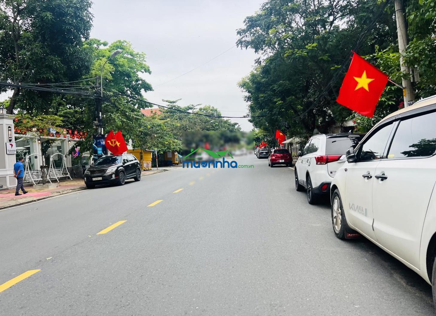 Bán villa sân vườn 356m2 đầy đủ nội thất 56.2 tỷ. nhánh đường nguyễn văn hưởng, thảo điền quận 2