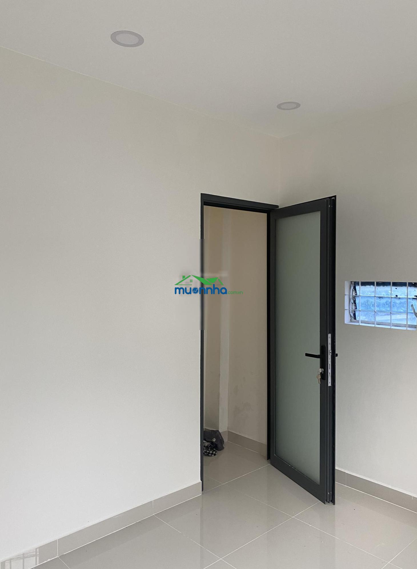 Nhà sổ hồng riêng, vị trí trung tâm gần chợ, trường học cấp 1,2,3. đi quận 1,5,3,10 10 phút xe máy - 2