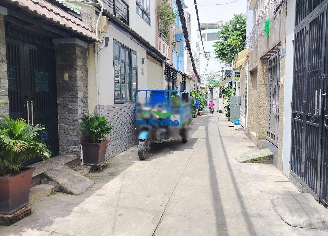 Cần bán nhanh dịp này căn nhà dt: 4.7x18m. cấp 4 hẻm trước nhà 3m cách mặt tiền bạch đằng chỉ 30m