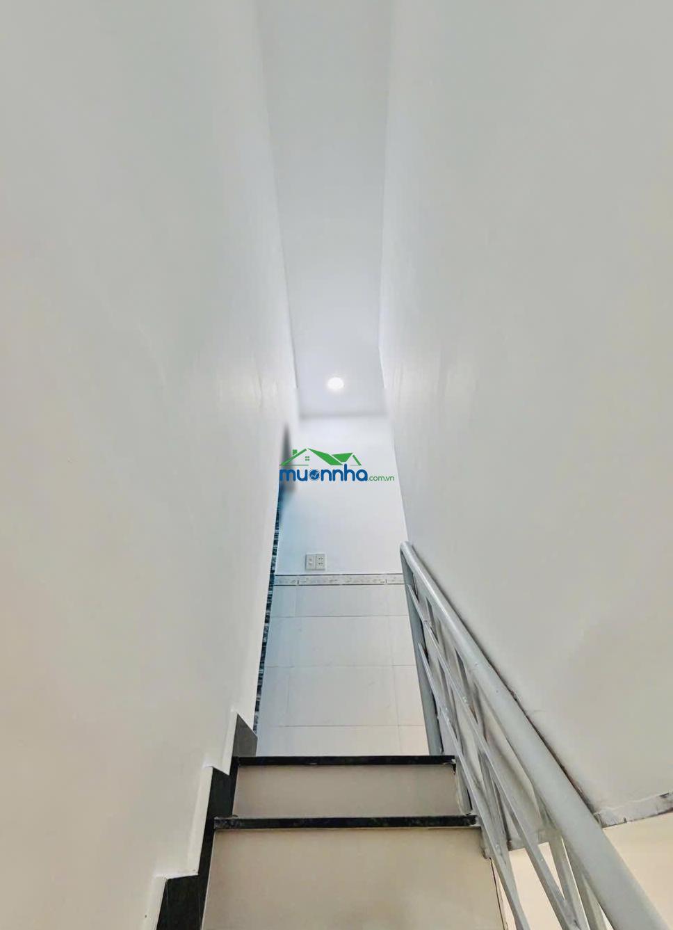 Nhà chủ mới đẹp 3,2x8 đúc trệt lầu gồm 2 pn 2wc gần ngã 3 tân sơn quang trung p8 giá 3 tỷ 880 tr