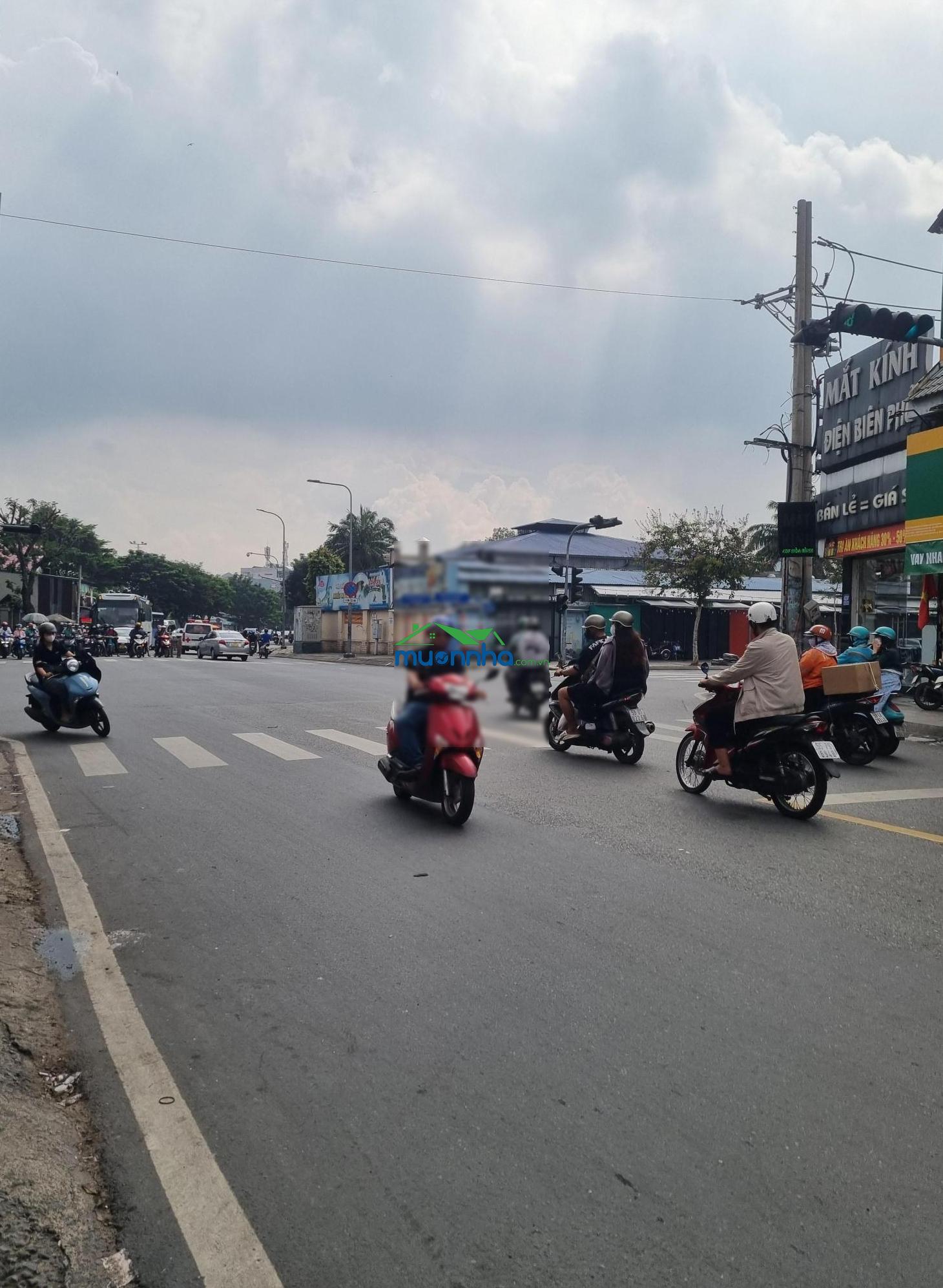 Nhà bán đ hòa bình, q. tân phú- gần đầm sen, giáp q. 11- chỉ 4,2 tỷ - 2