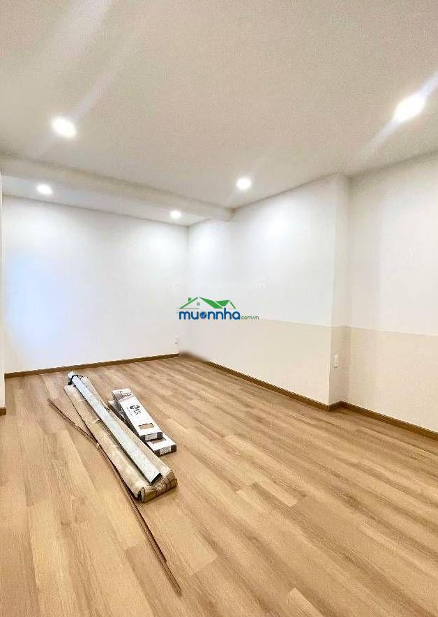 Nhà khánh hội. quận 4. giá 15 tỷ. dt 68m². 6m x 12m. hxh. gpxd 5 tầng. vĩnh hội nối dài