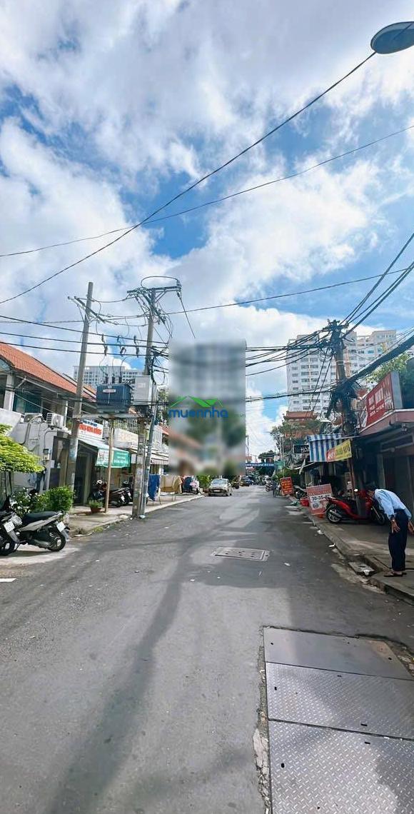 Bán nhà đẹp vào ở ngay trên đường bến vân đồn