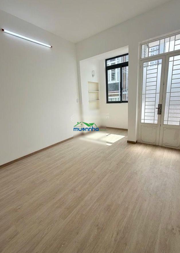 Nhà đẹp 4x14m, 3 tầng, hẻm xe hơi dân trí cao, sát mặt tiền nơ trang long