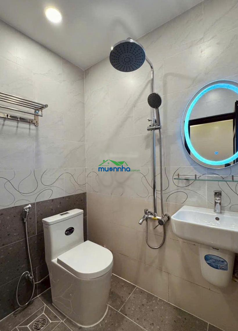 Tòa chdv hầm 6 tầng ngay cv hoàng văn thụ. dt: 8*24m. hđt nét 110tr. giá 28.5 tỷ