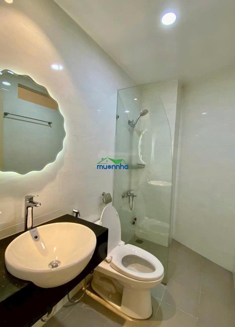 Nhỉnh 13 tỷ sở hữu nhà mới 4 tầng hẻm 8m đường cmt8. dt 4,6*16m. nội thất cao cấp