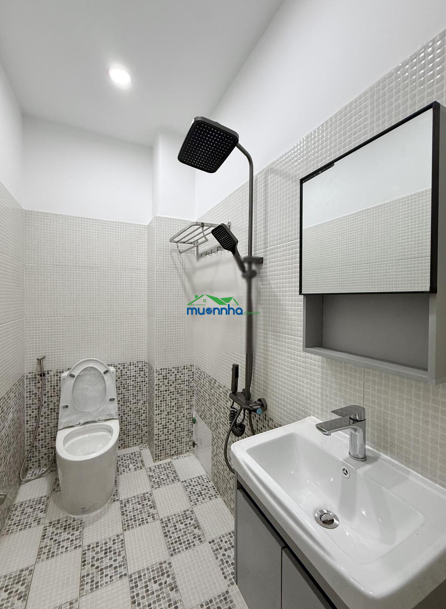 Chính chủ gửi bán nhà 3 tầng ngay vạn phúc city, ngay bờ sông mát mẻ