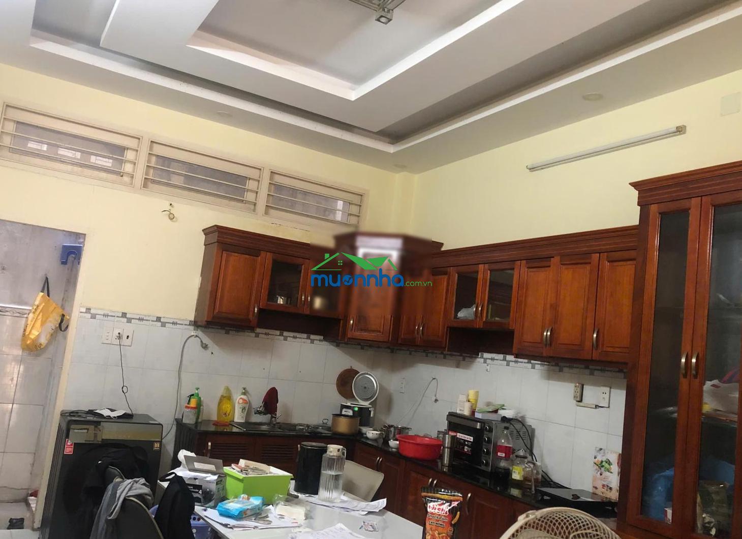 Nhà 1 trệt 1 lầu, sân thượng, ngay vòng xoay cầu bình lợi, giá 6,8 tỷ.