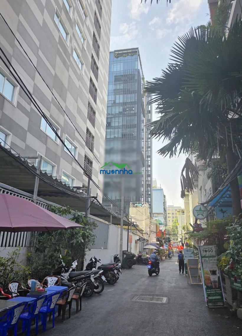 Căn nhà phố diện tích lớn giá tốt hiếm có tại trung tâm quận 3 khu sầm uất đủ các dịch vụ tiện ích - 2