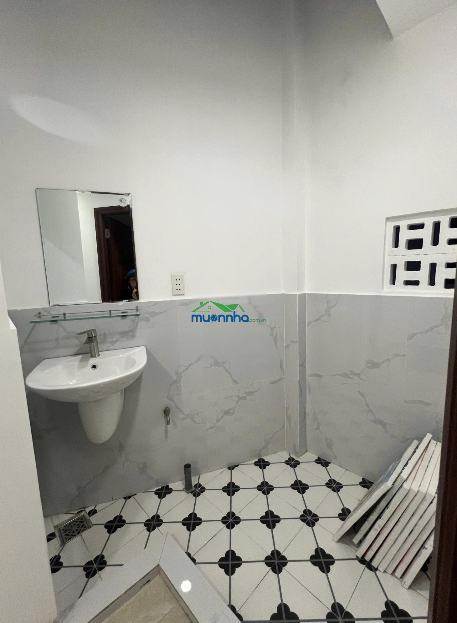 Chính chủ bán nhà nhỏ giá rẻ - ngay ngã tư hàng xanh cạnh 5 trường đại học 3,5