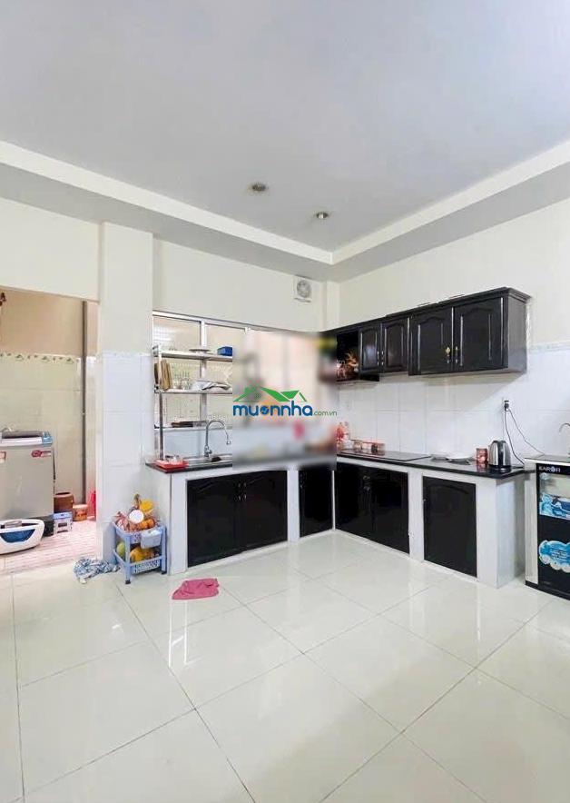 Sát mặt tiền - ngay chợ phạm văn bạch hẻm ô tô - 2 tầng kiên cố - dt 5.4mx18m - vòng xoay tương lai - 4