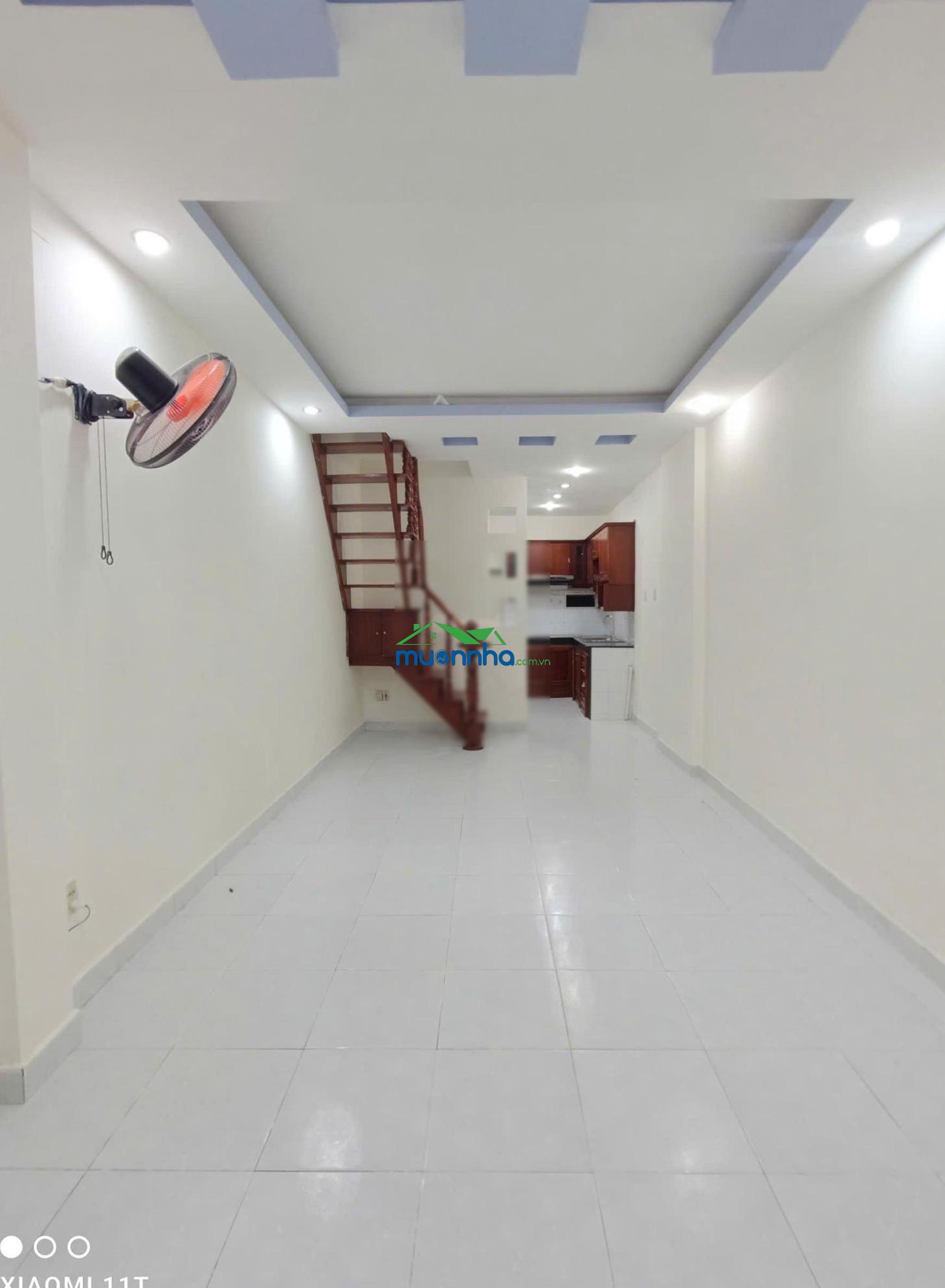 Hàng hiếm nhà 2 tầng trung tâm quận 1 vị trí cách mặt tiền 20m - 2