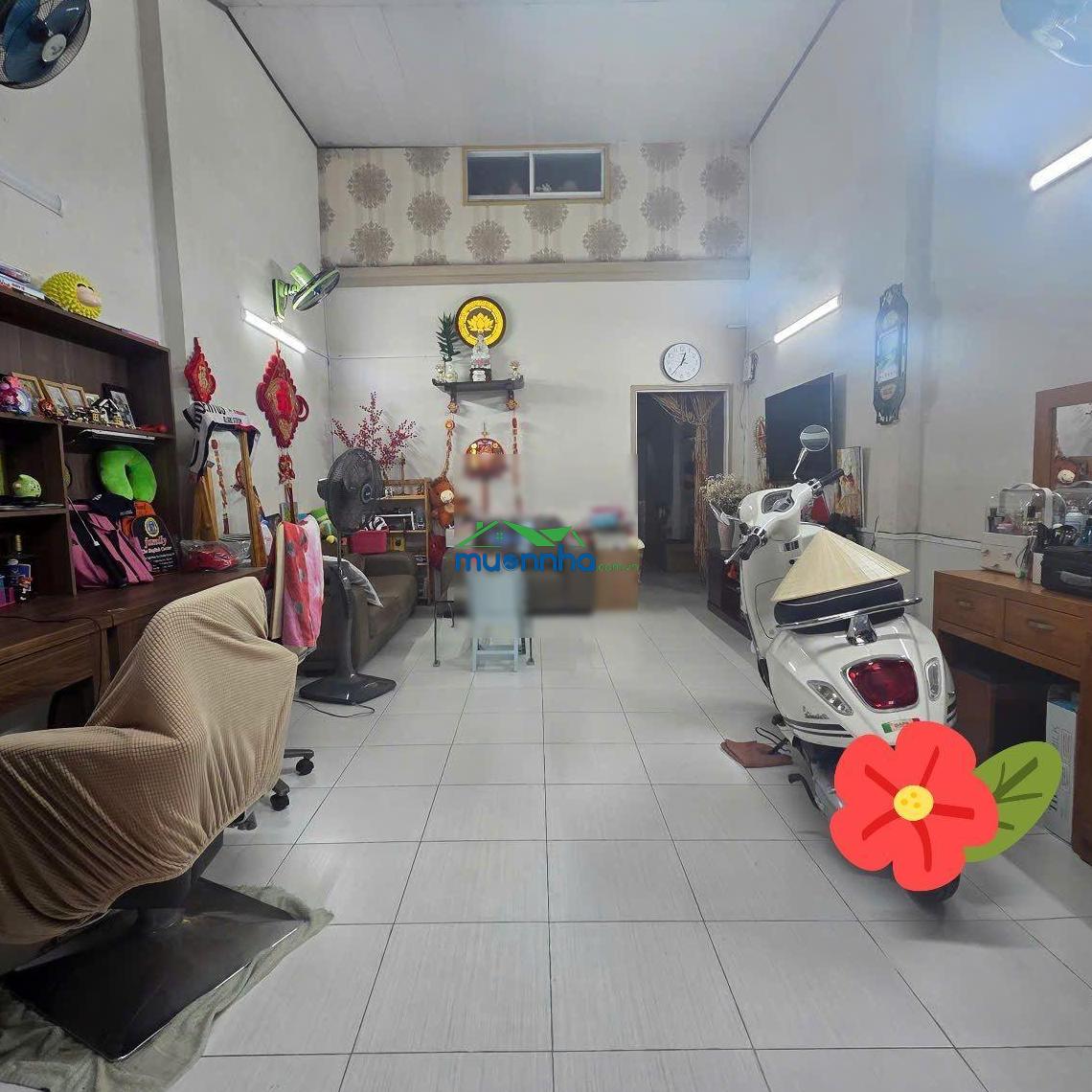 Bán đất tặng nhà cấp 4 còn sạch sẽ. diện tích: 4 x 20 nở hậu 4,2m. hẻm xe hơi đậu cửa. giá 6 tỷ x