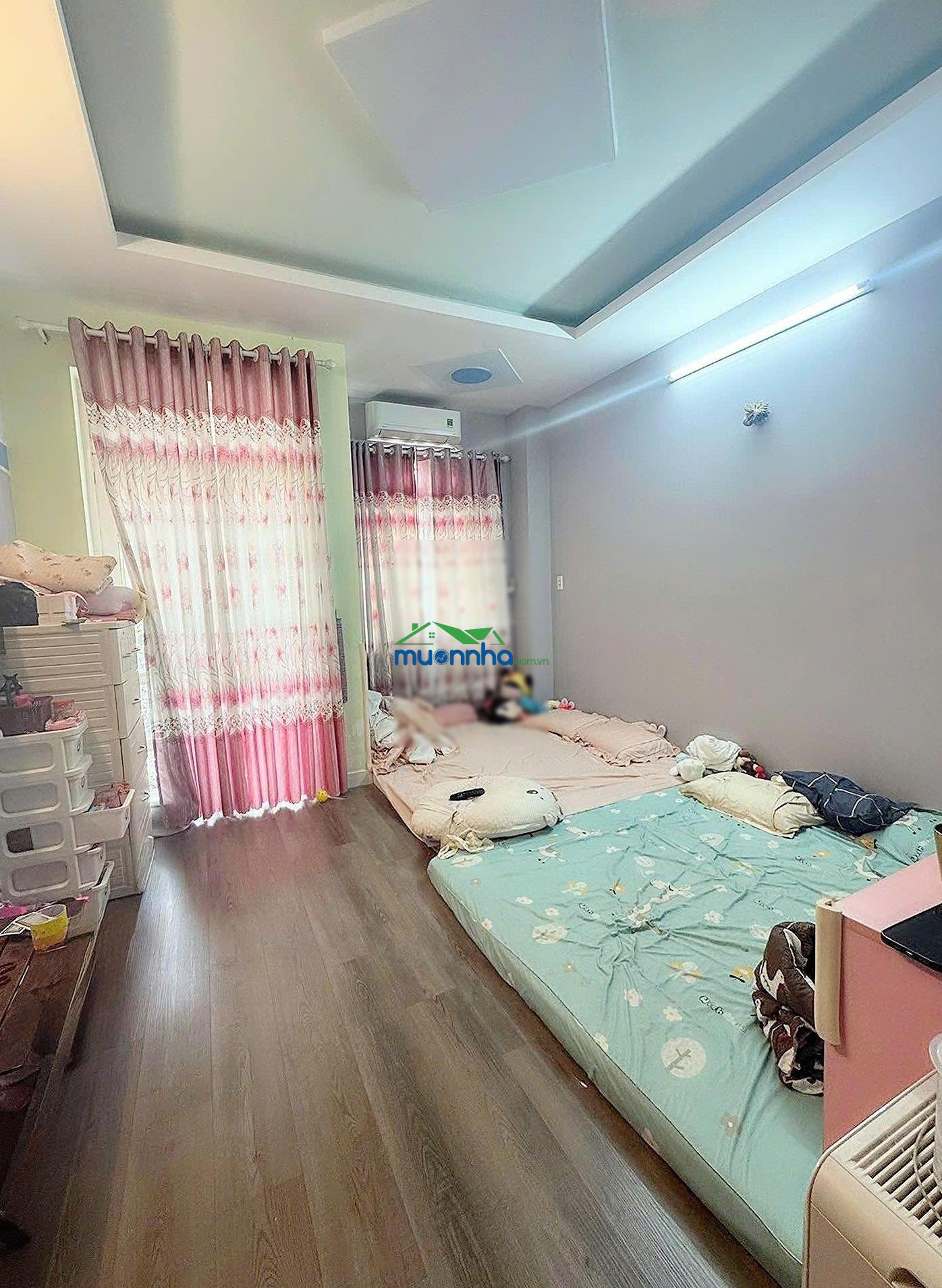 Cho thuê 20tr - nhà 4 tầng đường tên lửa.