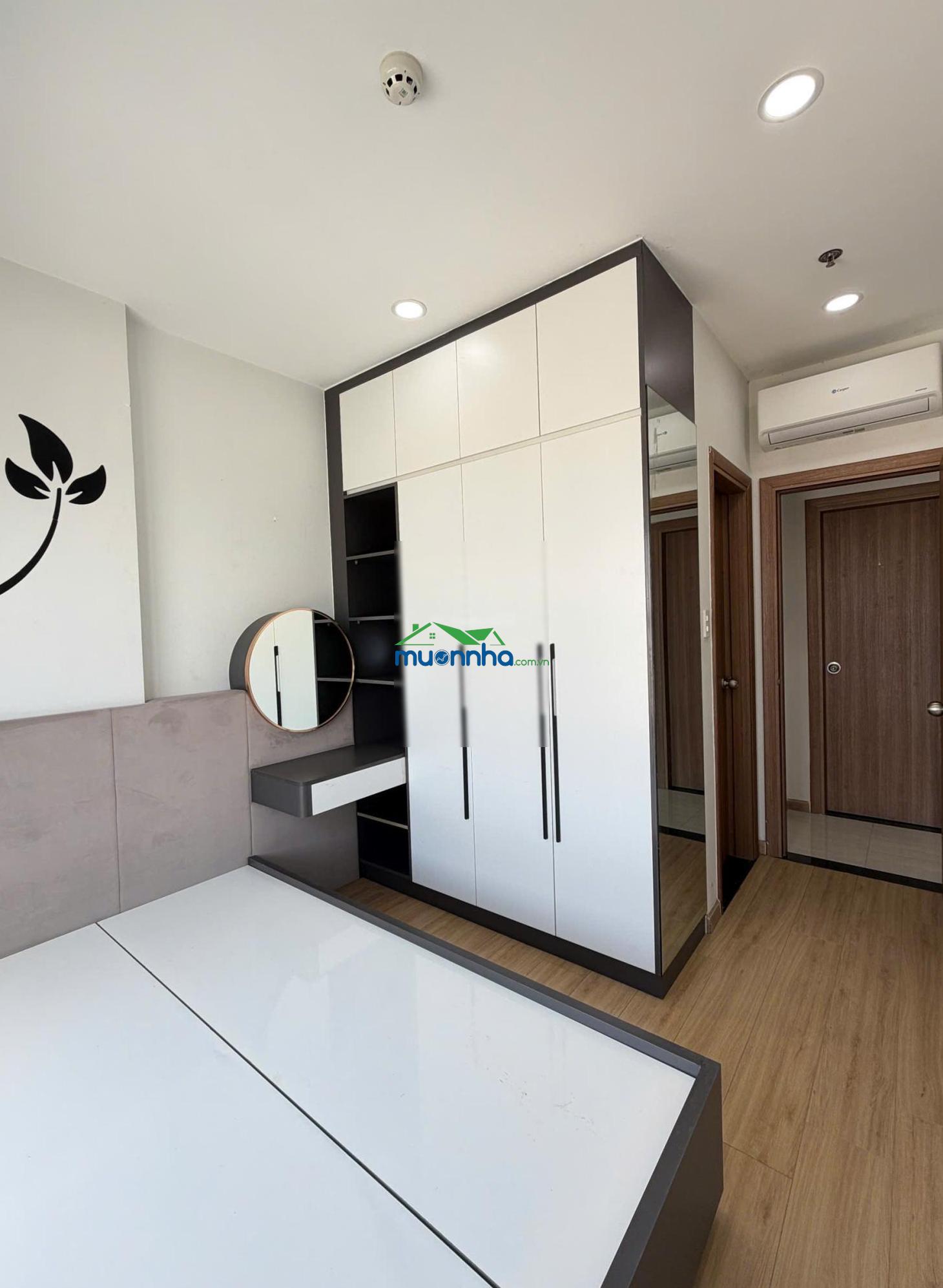 Chính chủ gửi bán căn 2pn 2wc full nội thất cao cấp - tầng trung view landmark 81. nhà sẵn sổ hồng
