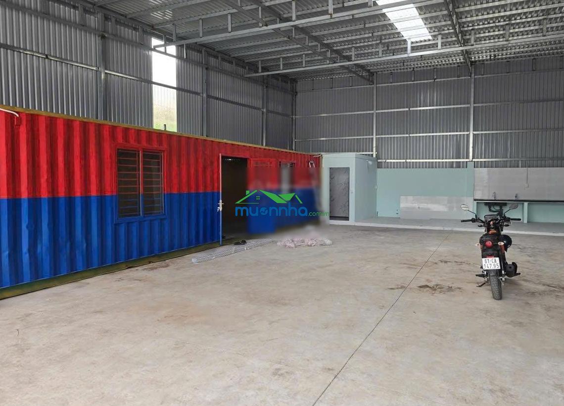 Mb kho bãi 700m2/30 triệu có sẵn 3 pha và 2 container