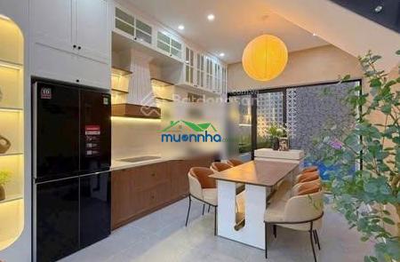 Nguyễn trọng tuyển, phú nhuận - 85.5m2 - 4 tầng có hồ bơi riêng ngang 5.3m - sát hxh, bán nhà