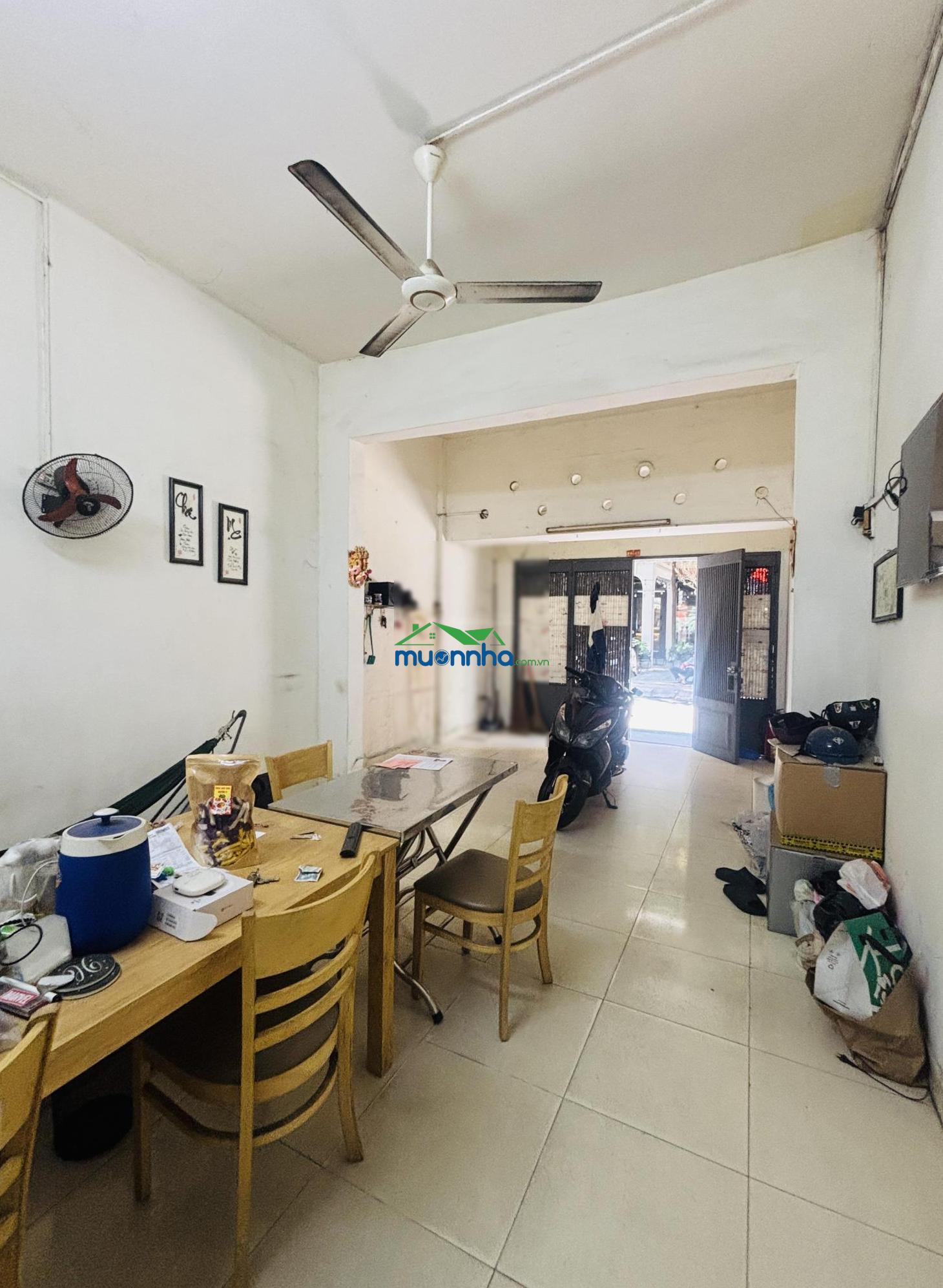 Công nhận: 71m². xe hơi vào nhà. dt: 4x18 nở hậu 6m, 3 tầng, không lỗi phong thủy.