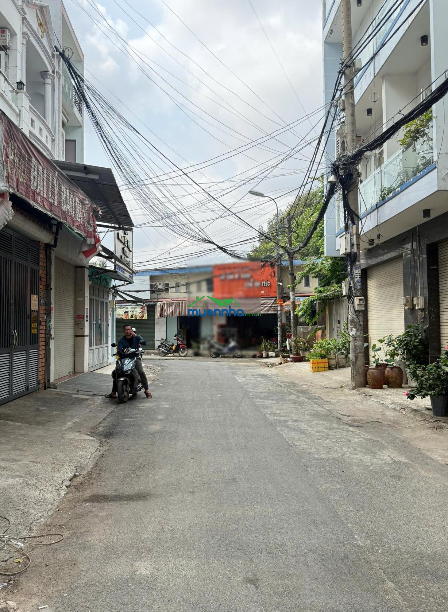 Bán nhà gần mt dương quảng hàm, trệt 3 lầu, giá 8.6 tỷ - 2