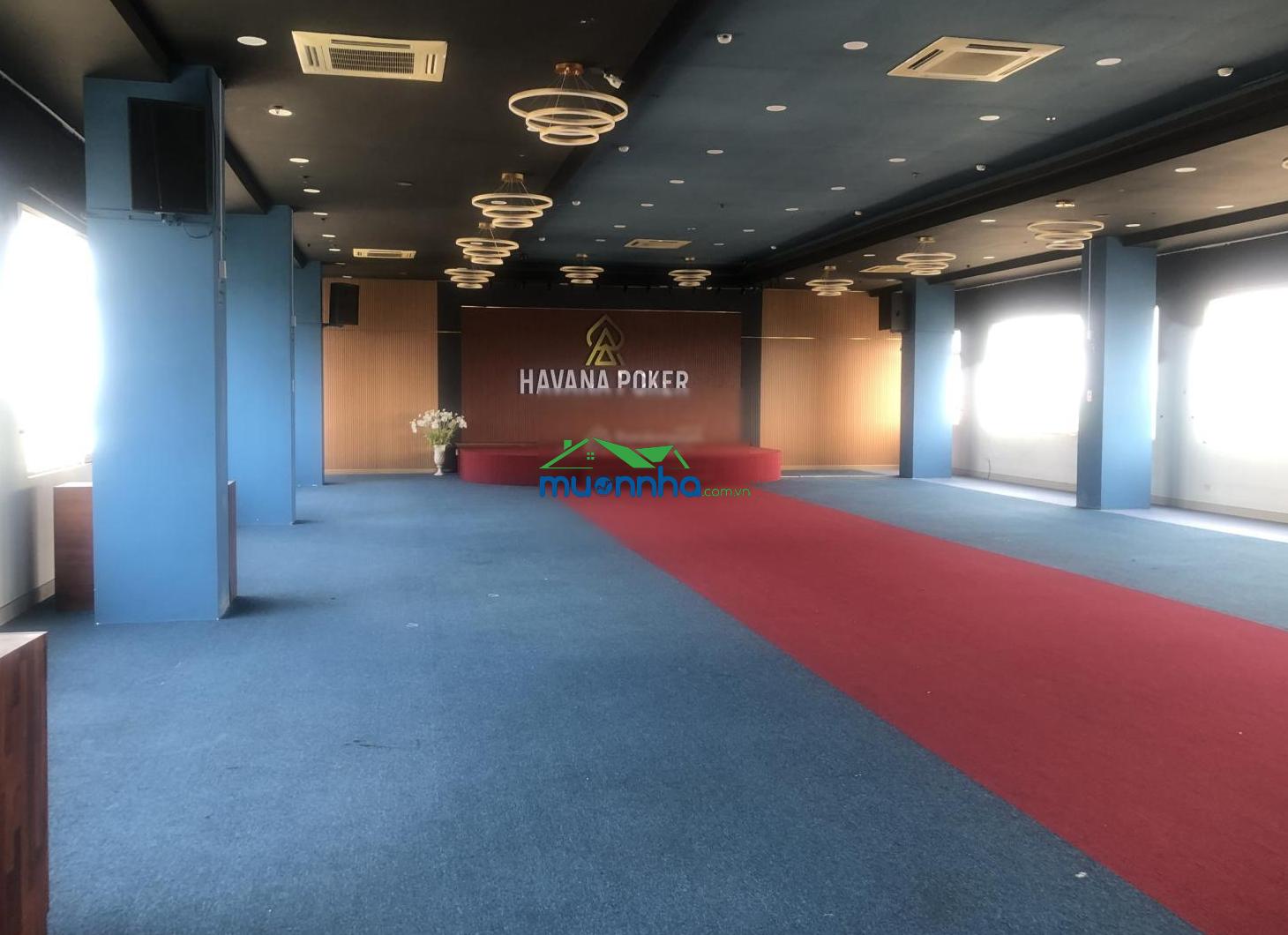 Cho thuê mặt bằng 200m2, giá cực tốt, decor sẵn, không gian vip