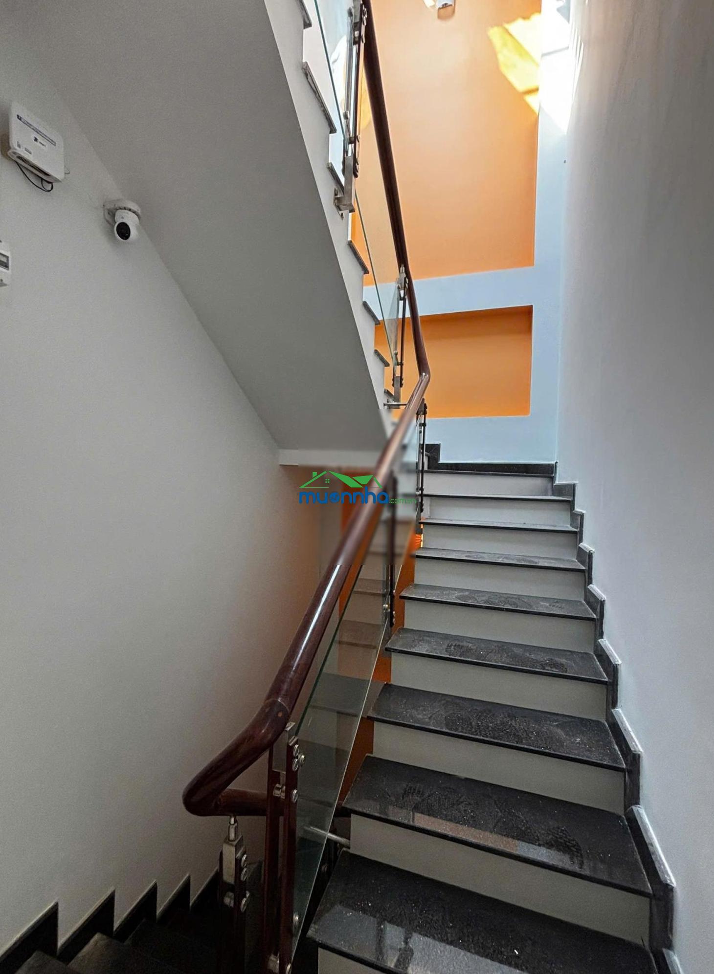 Bán nhà quận 2 - gần lê văn thịnh có 7pn full nội thất, thu nhập 38tr/tháng, giá tlcc 090334123