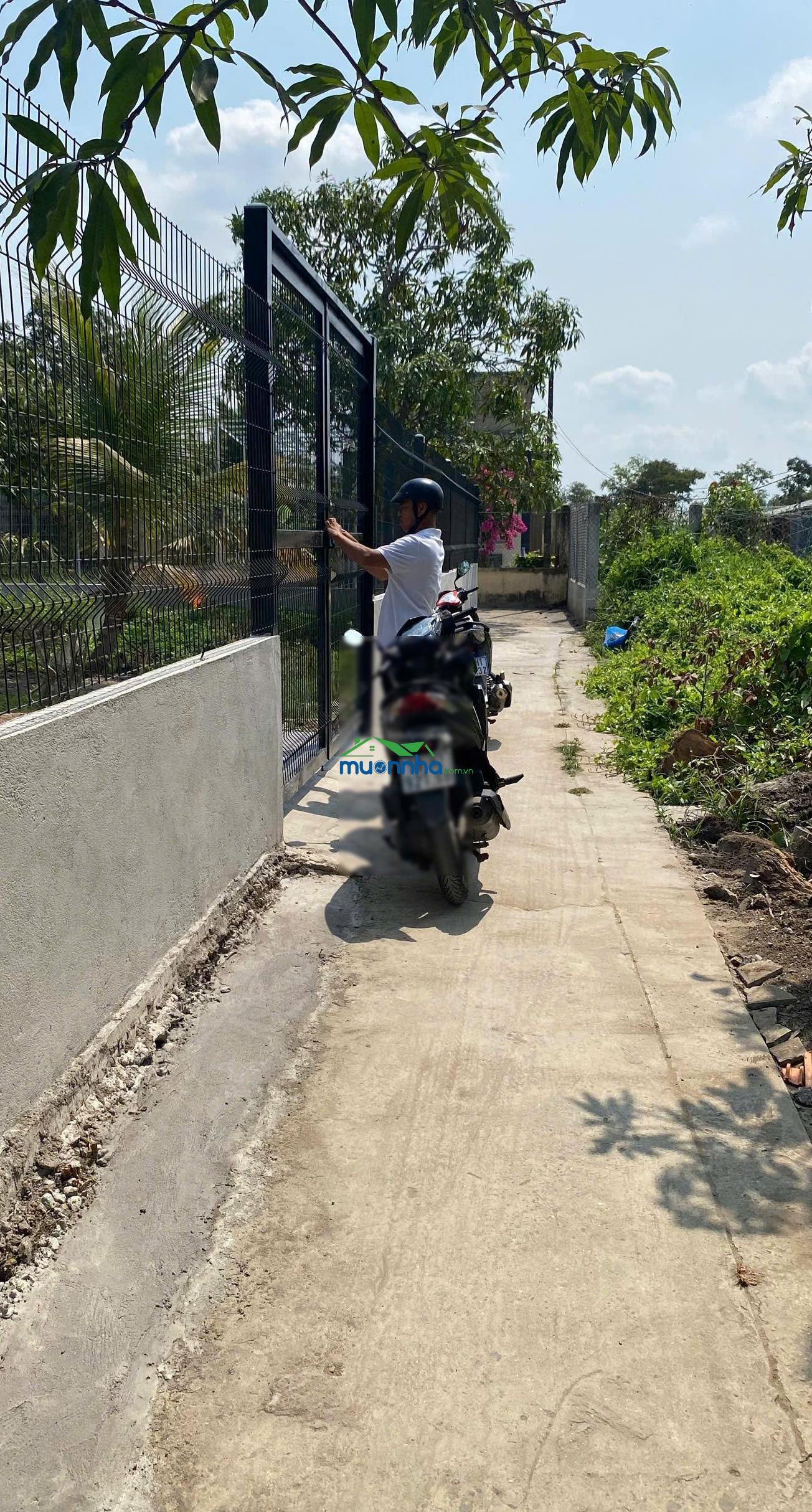 Cần tiền cho con đi du học, bán gấp 1000m ont, giá rẻ, có nhà riêng hưng long, bình chánh