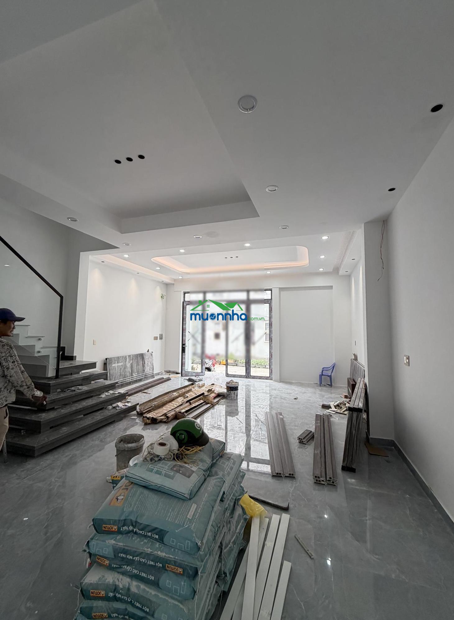 Bán nhà mới 3 lầu ngang (6,4x17m) gần vạn phúc
