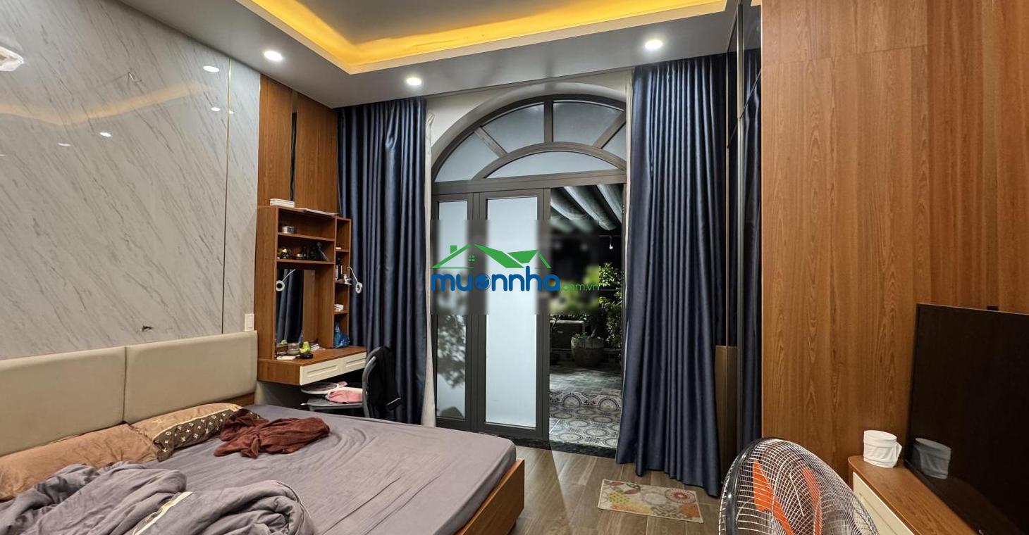Bán nhà 3 lầu an phú đông, diện tích 4x15. gồm 6 phòng ngủ, 5 wc, giá 8,7 tỷ