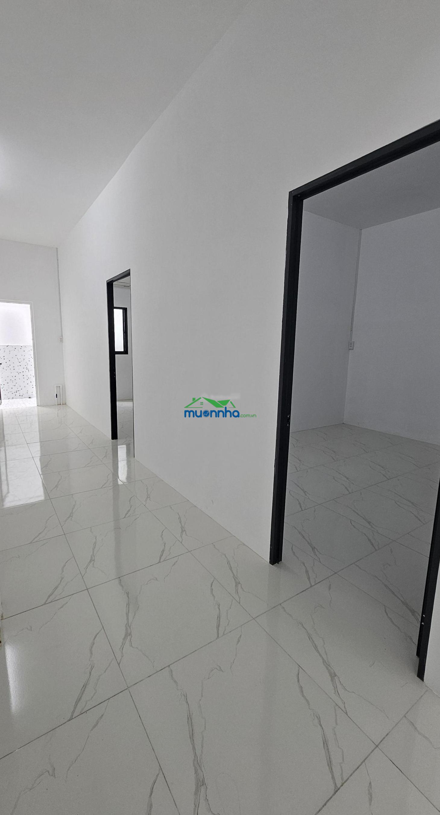 Nhà cấp 4, 2pn, đẹp vào ở liền, dt 97m2 shr công nhận đủ, nguyễn thị tần q8 - sát chợ rạch ông