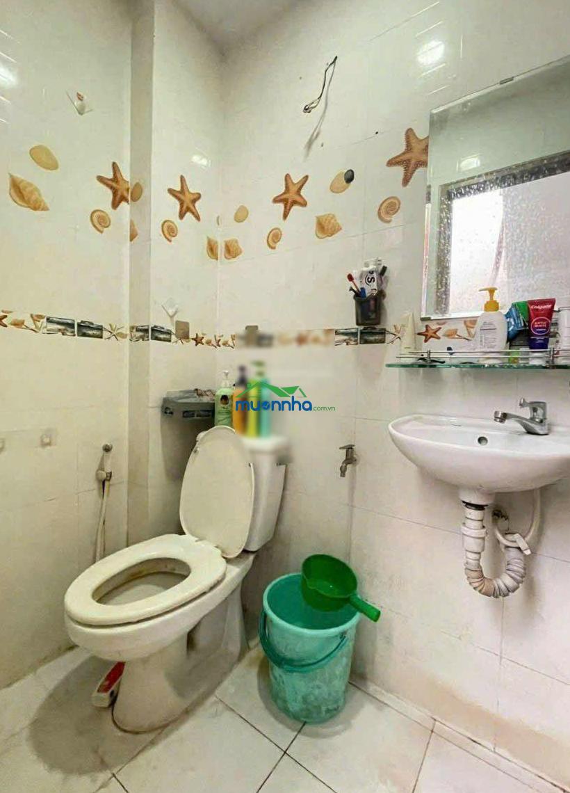 Sát quận 10. hẻm ô tô đỗ cửa. nhà mới ở ngay. 4 phòng ngủ. 4 tỷ 55
