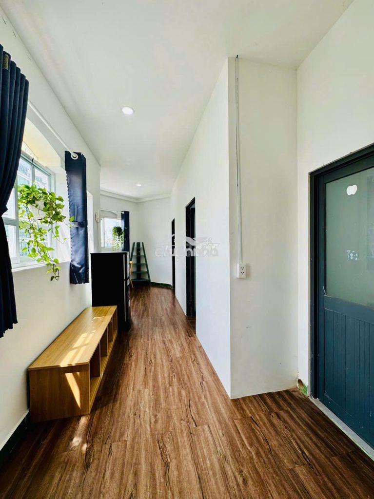 Cho thuê căn hộ mini (2 phòng) cửa sổ thoáng mát lầu 3