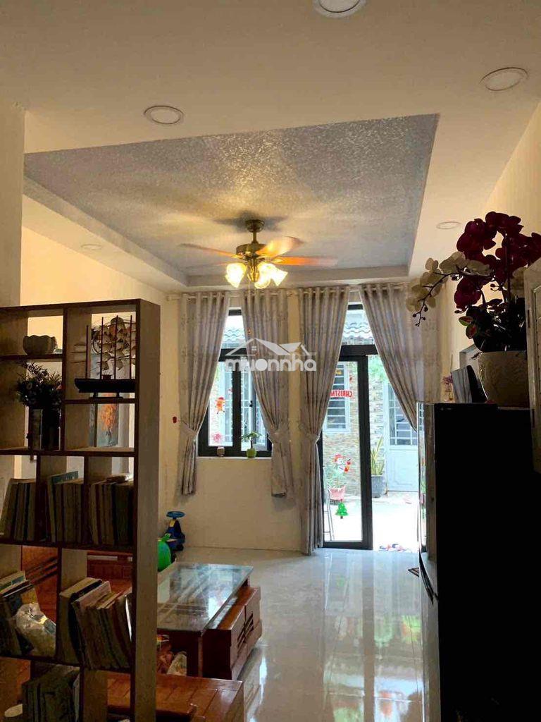 Bán nhà 1 trệt 2 lầu 3 phòng ngủ giá 1 tỷ 550 triệu