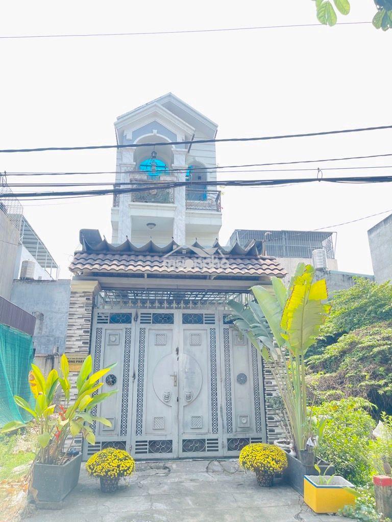 Hơn 5 tỷ-nhà q12,xe hơi , đường 7m, có lề, trải nhựa,dt 4x16m, xây 4t