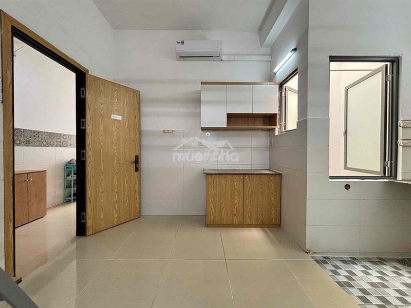 Phòng 2 cửa sổ cực thoáng mát, ngay đại học công thương