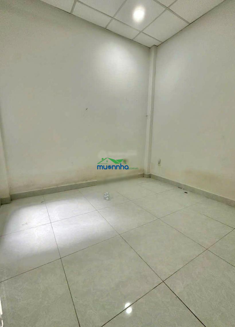 Sát mặt tiền lê hồng phong quận 10. gần việt nam quốc tự. 4 tỷ 8