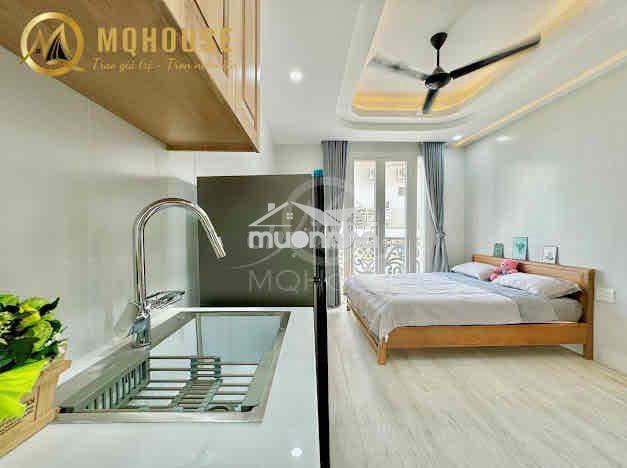 Studio có ban công . đầy đủ nội thất cao cấp như hình , ngay chợ pvb