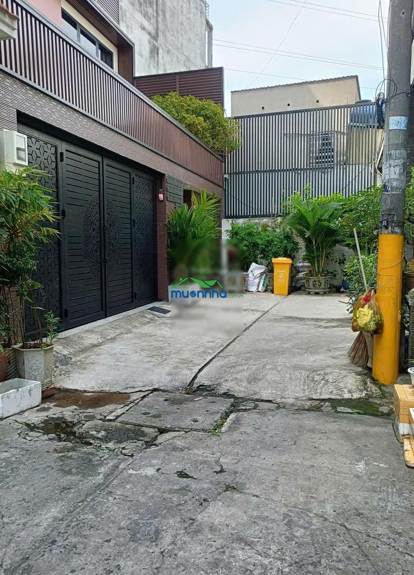 Nhà kiên cố 5 tầng vuông vức ngay hxh tân sơn nhì dt 4 x 18m sổ hồng hoàn công đầy đủ, dân trí cao