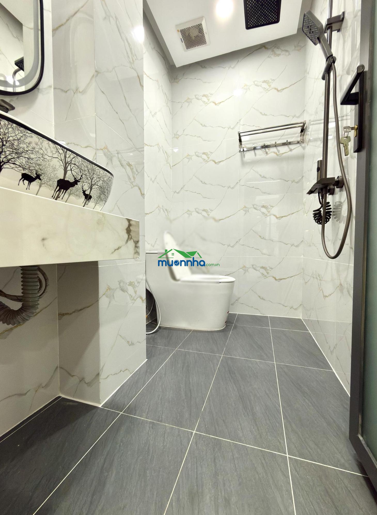 Nhà ngay ngã tư ga và chợ cầu đồng, dt: 4.64x13m, lửng, 3 lầu, 4pn, gara ô tô, p. thờ, 7.6 tỷ