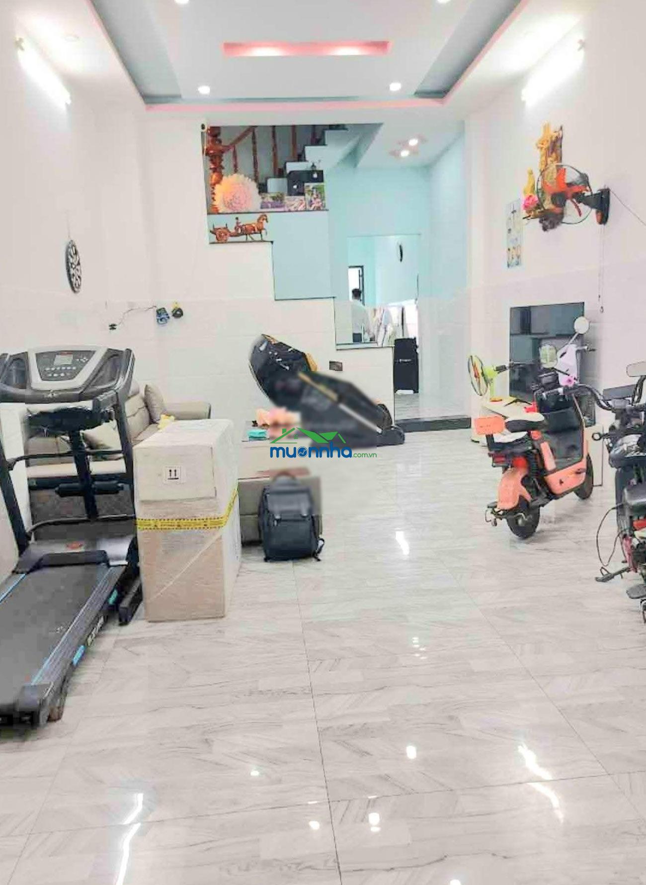 Hẻm xe hơi vào nhà - ngay chợ phạm văn bạch - 4 tầng - 4.2*20m - vuông đẹp - nhà xây ở cứng cáp