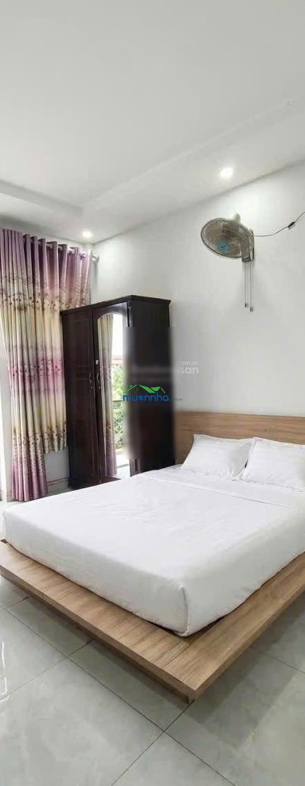 Bán nhà ngay ngã tư ga. 4 pn 5wc. hẻm xe hơi tránh. giá 8,3 tỷ, tl