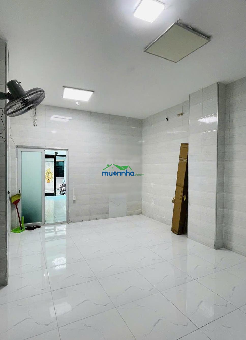 Cần bán nhà mới 4 tầng đường lạc long quân, tân bình. dt 4 x 14m. 7pn + 6wc chỉ 8,2 tỷ