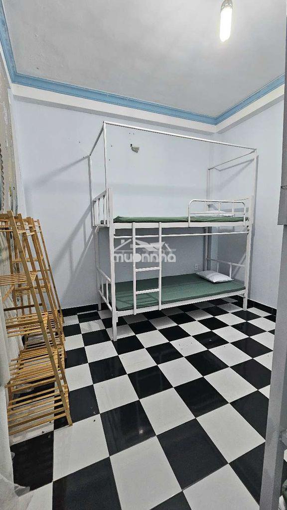 Cho nữ thuê chỗ ở ghép giường tầng, phòng chỉ 3 người, có ban công