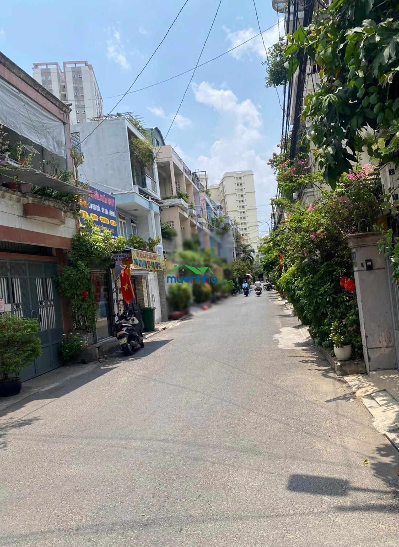 Ngay vincom ! bán nhà hxh nguyễn xí p26 q. bt dt:4x17m kc: 4t giá bán: 8.8 tỷ